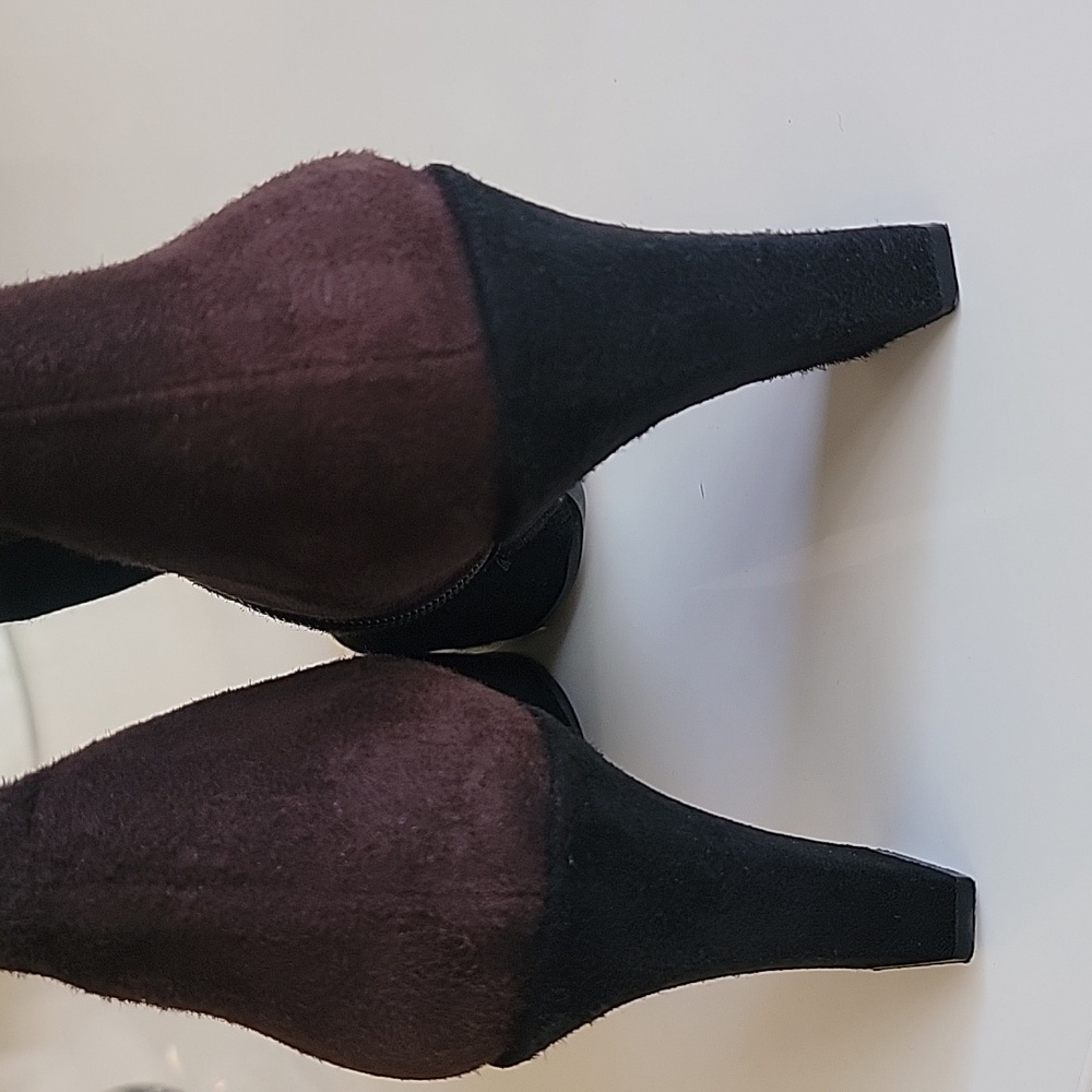 Stuart WEITZMAN geometric Suede Boots. - Picture 7 of 10